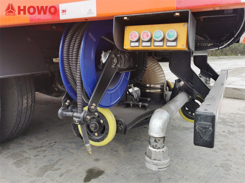 HOWO road sweeper cleaning truck