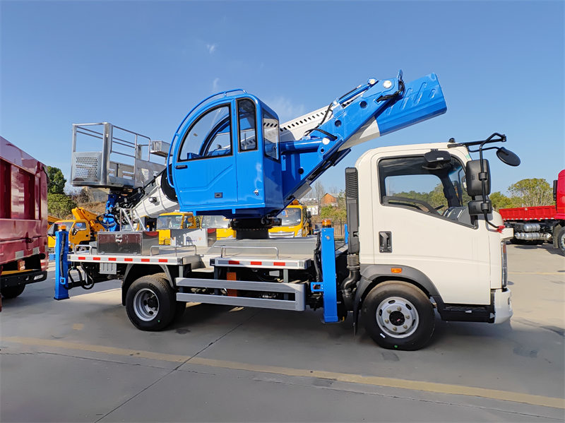 Howo 4x2 18m aerial platform truck