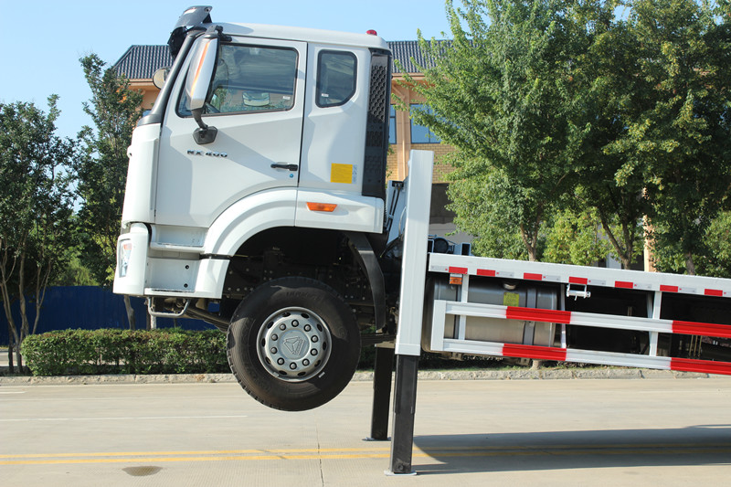 Front outriggers, winch