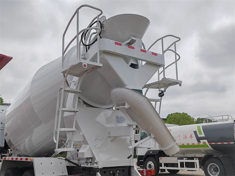 Sinotruck HOWO 6X4 10m3 Cement Truck