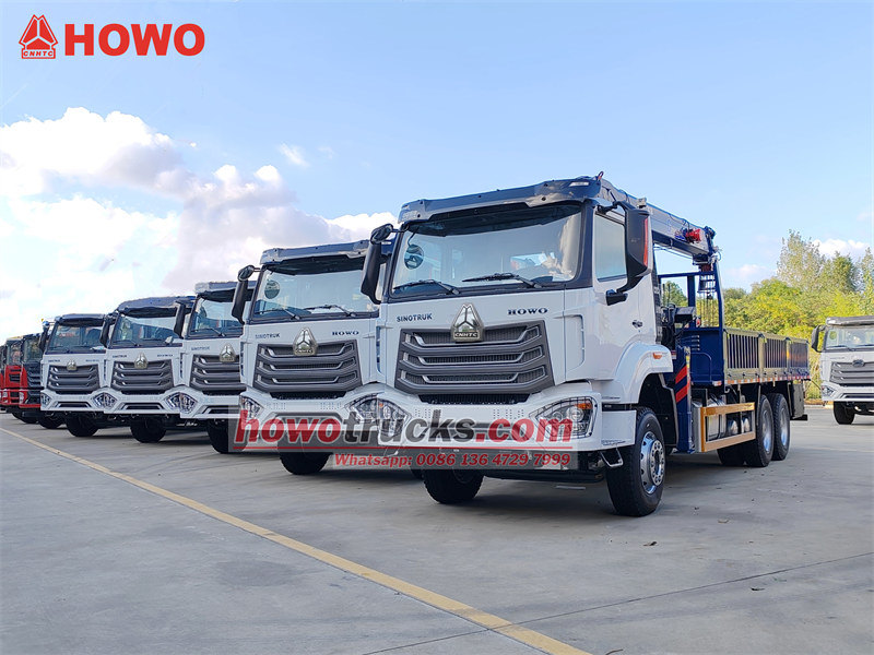 HOWO 10 wheeler truck with crane
