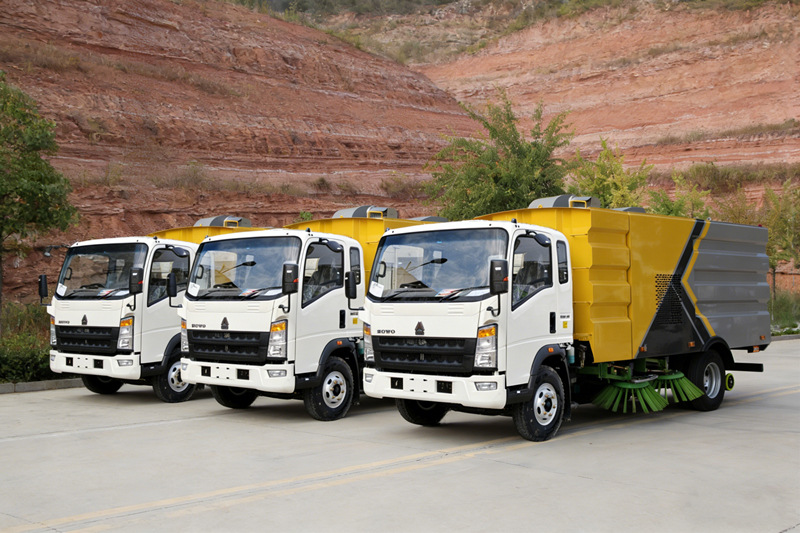 howo light 5cbm road sweeper truck