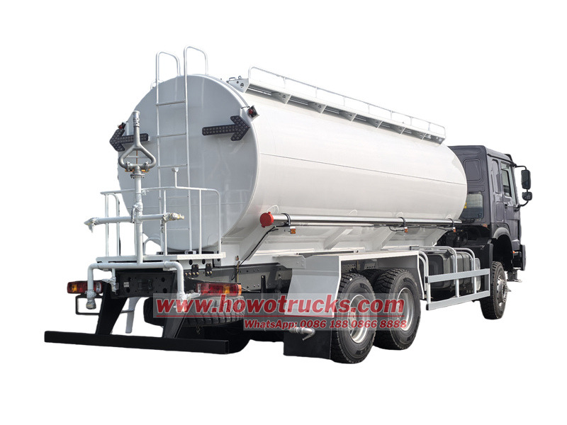 HOWO water delivery truck