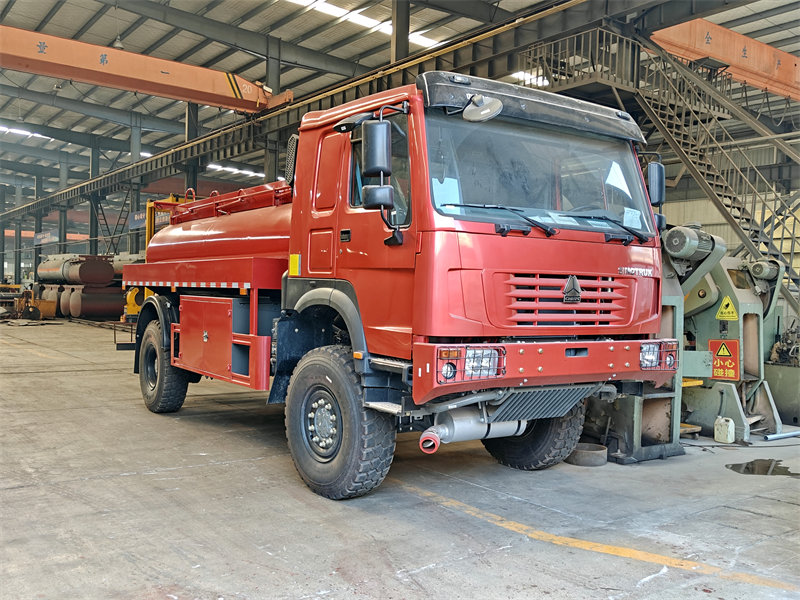 HOWO 4x4 mining oil truck