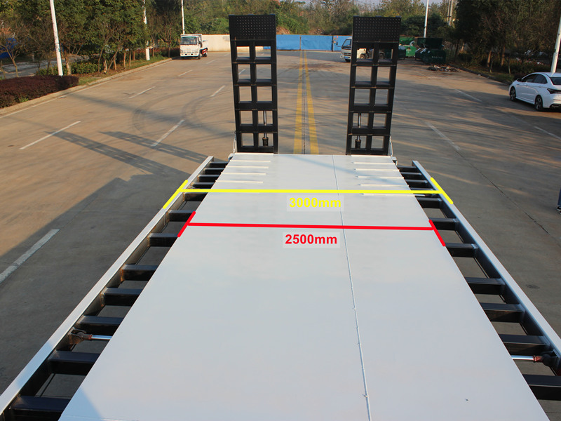 HOWO 30-ton self loading truck