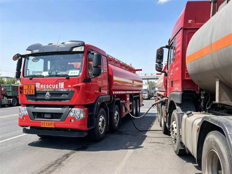 HOWO TX 30000L fuel tank truck