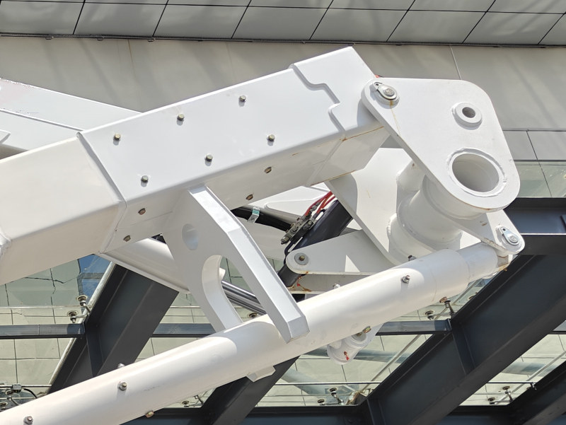 Sinotruk insulated boom aerial work platforms truck