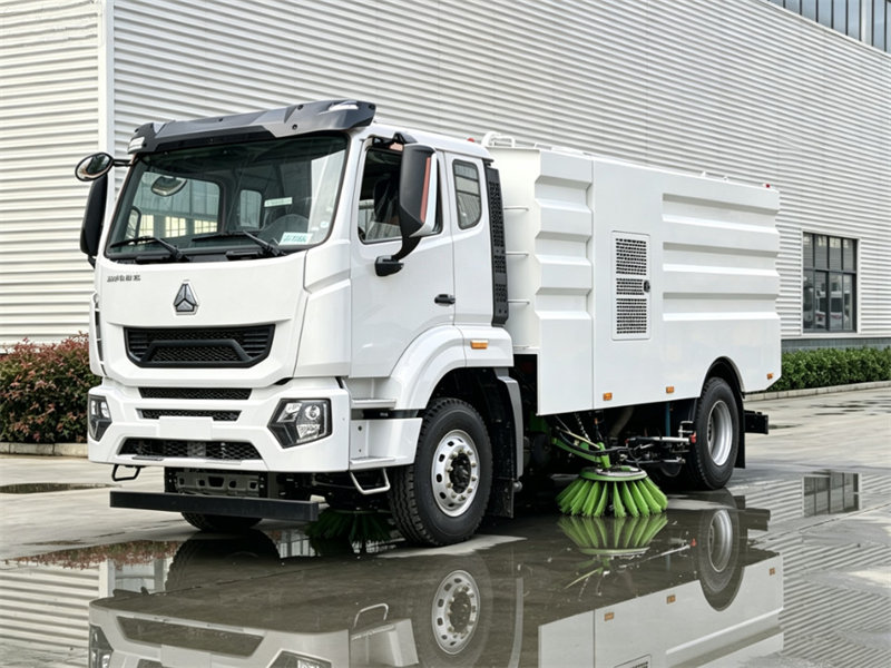 HOWO vacuum sweeper truck