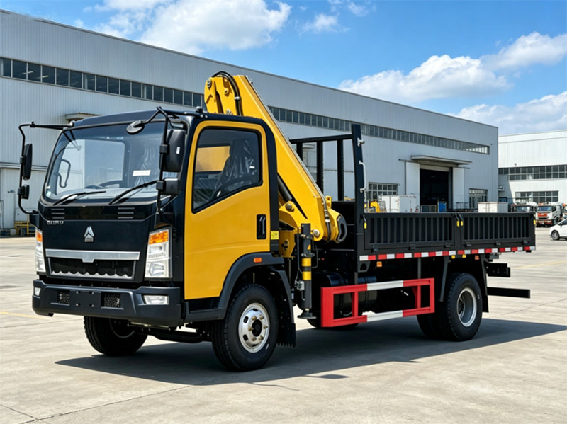 HOWO 4x2 5 tons knuckle crane truck