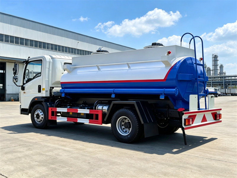 HOWO fuel tank truck