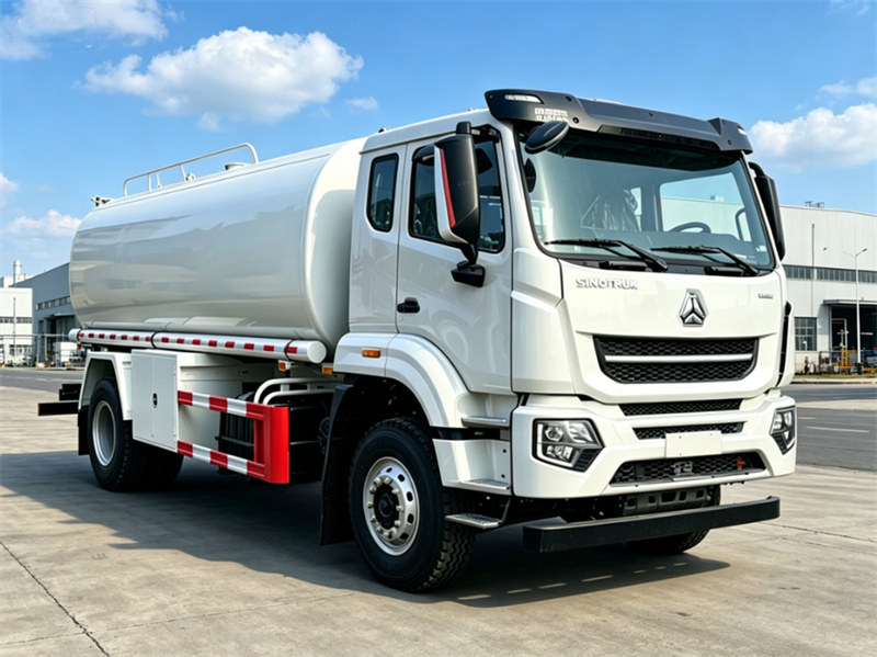 HOWO M7 15000L water tank truck